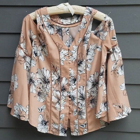 Blu Pepper Pinkish Beige Open Shoulder Boho floral Top Size Medium - Picture 1 of 10